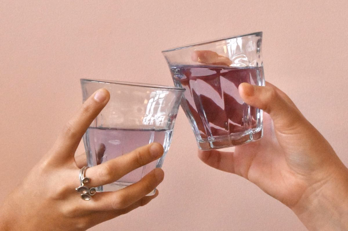 Apakah Air Kelapa Berwarna Pink Masih Layak Dikonsumsi?