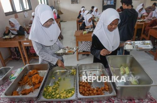 Program Makan Bergizi Gratis Capai Anggaran Rp 153,2 Triliun