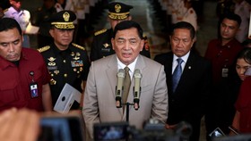 ---
Anggota DPR Diskusikan Akses Penuh Lintas Udara AS di Indonesia dengan Menhan Sjarie

---