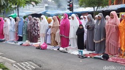 Ketentuan Hukum bagi Wanita Haid dalam Melaksanakan Salat Idul Fitri