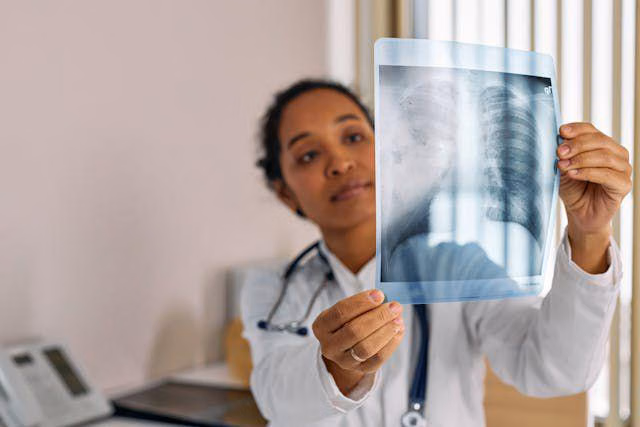 Faktor Penentu Penyebab Pneumonia yang Perlu Diketahui