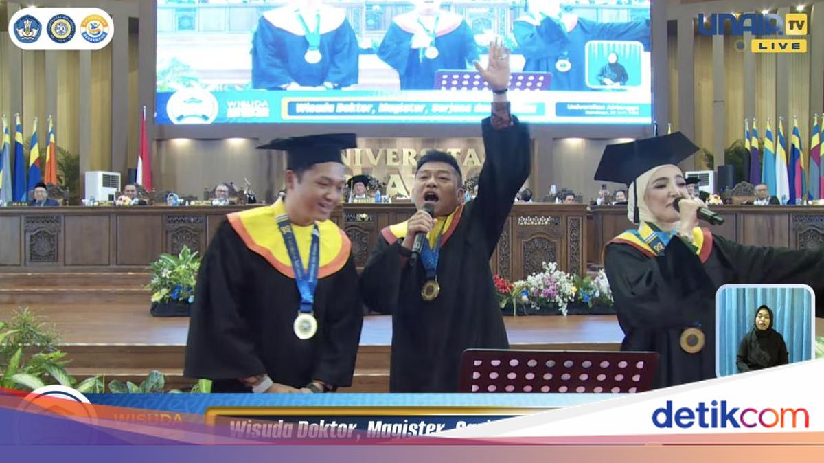 Keluarga Anang Hermansyah dan Ashanty menjalani wisuda bersama di Universitas Airlangga (Unair) Surabaya, Sabtu (20/6/2026). Foto: Youtube Unair