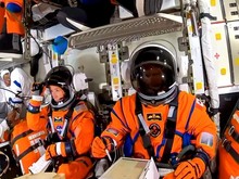 Astronot Mengelilingi Bulan: Penelitian dan Implikasi Misi Luar Angkasa