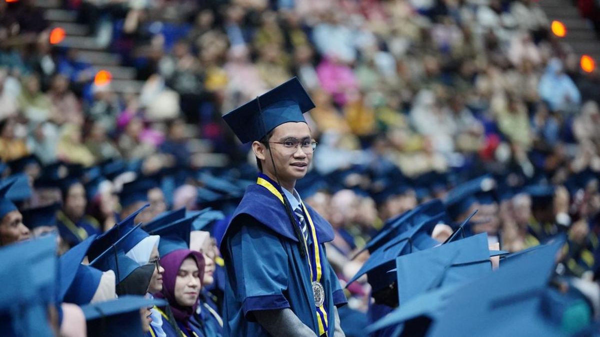 Muda dan Berprestasi: Andi Safa Raih Gelar Magister Fisika ITB di Usia 21 Tahun