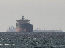 Iran Kembali Menutup Selat Hormuz Setelah Beberapa Jam Dibuka