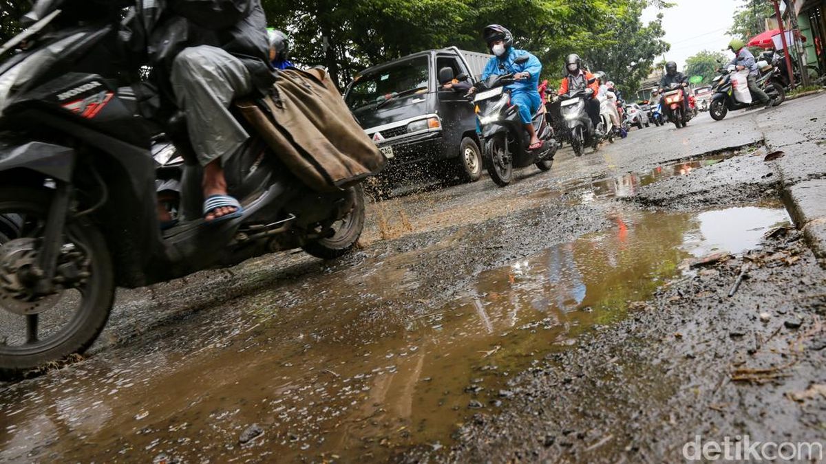 Pakar ITS Ungkap Penyebab Kerusakan Jalan Aspal yang Perlu Diketahui