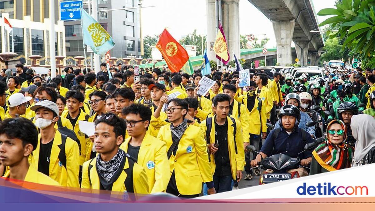 Aksi Mahasiswa di Bundaran HI Jakarta: Tuntutan untuk Perbaikan Ekonomi