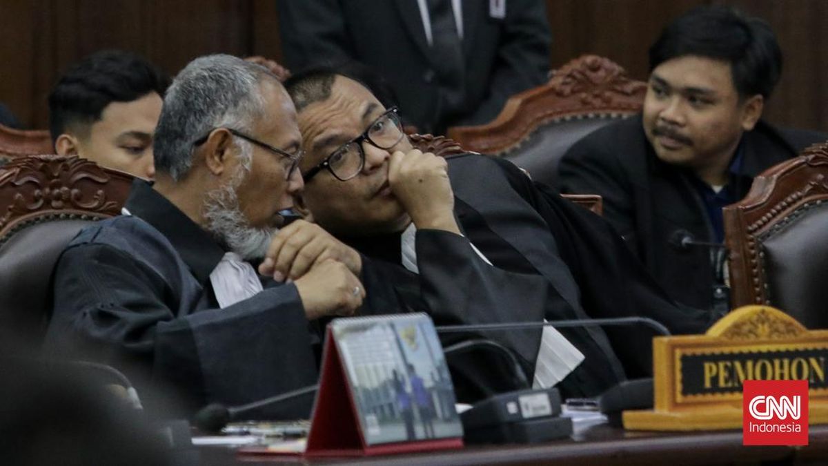 Denny Indrayana Meragukan DPR Akan Proses Pemakzulan Gibran
