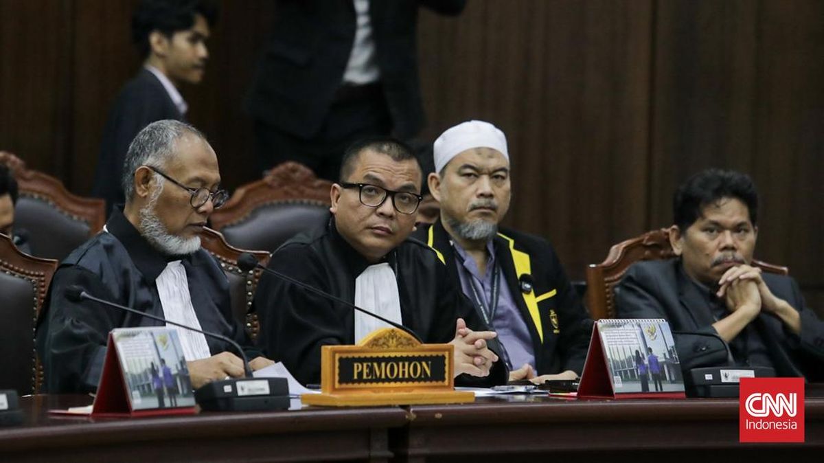Denny Indrayana Menanggapi Jokowi: Gibran Tak Layak Jadi Wakil Presiden