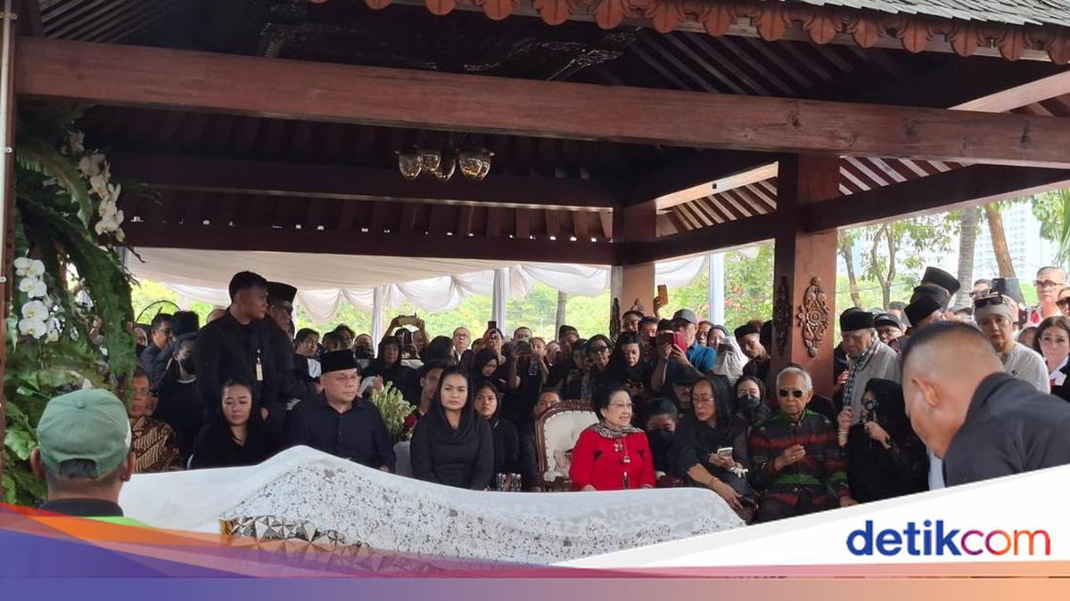 Pemakaman Guruh Soekarnoputra di TPU Karet Bivak Dihadiri Banyak Tokoh Nasional