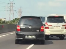 Insiden Tabrakan Antara Innova dan Livina di Jalan Tol