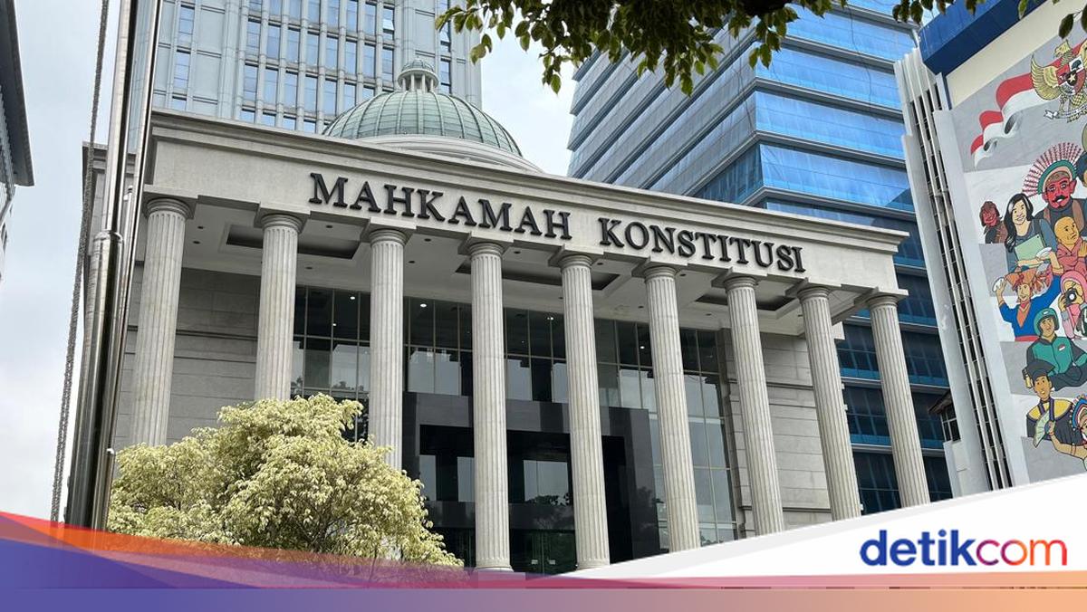 ---
Keluhan Guru dan Orang Tua Murid Terkait Program Makan Bergizi Gratis di Sidang MK

---
