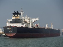 Hari Pertama Blokade AS, Tiga Kapal Tanker Berhasil Melintasi Selat Hormuz