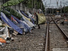 Pemprov DKI Jakarta Siapkan Relokasi Sementara Warga Tepi Rel Senen Sesuai Arahan Prabowo