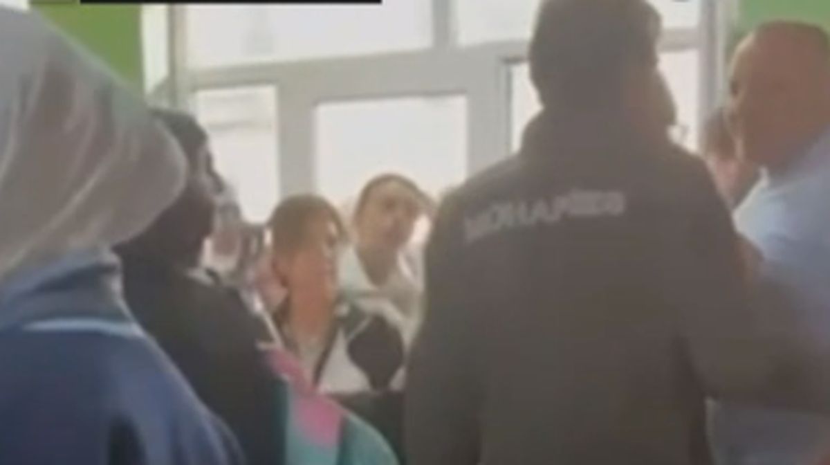 Larangan Hijab di Sekolah Azerbaijan: Kontroversi dan Protes
