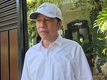 ---
Jokowi Menanggapi Pernyataan JK: Saya Hanya Orang Biasa dari Kampung

---