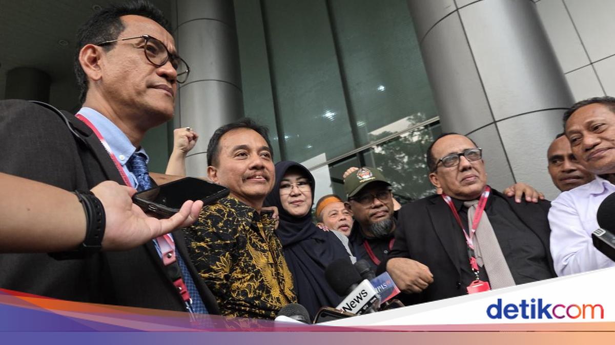 Foto: Roy Suryo dan dr Tifa tidak ditahan Kejari Jaksel (Taufiq/detikcom)