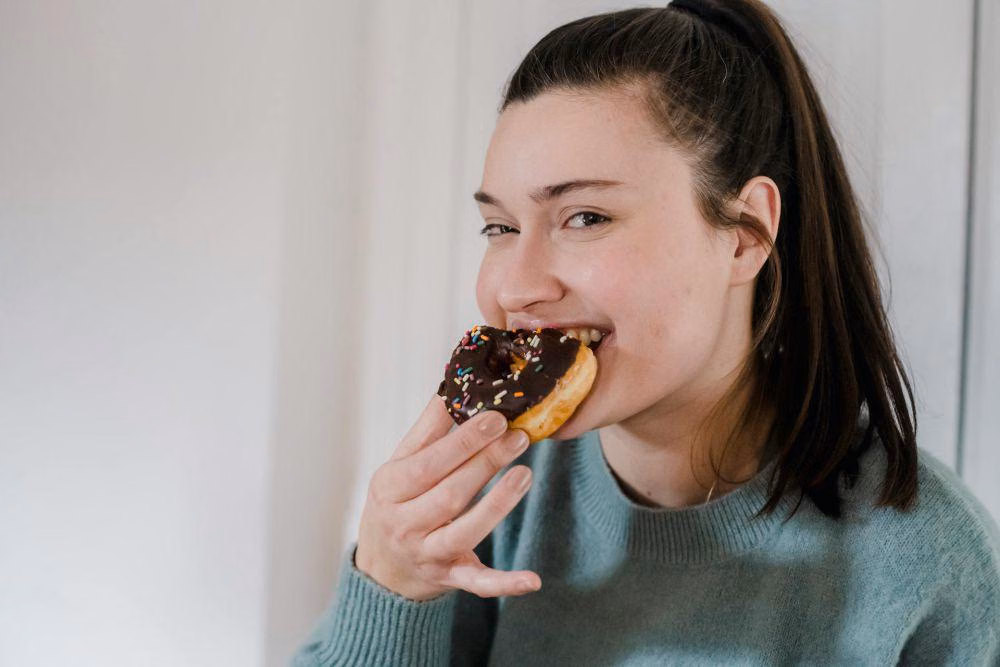 Mengapa Saat Menstruasi Kita Cenderung Mengidam Makanan Manis?