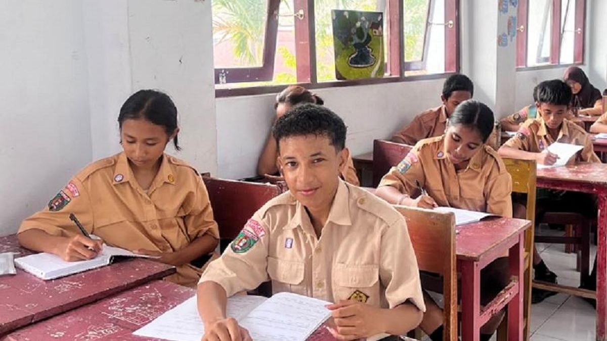Kisah Aji: Remaja SMP yang Tinggal Sendiri dan Bekerja untuk Bertahan Hidup