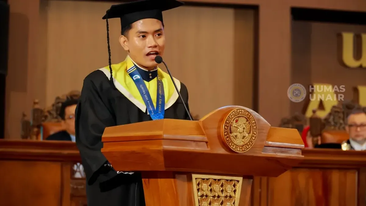 Perjuangan Anak Penjual Pisang Rebus Menjadi Sarjana dan Mendapat Beasiswa Magister di Unair