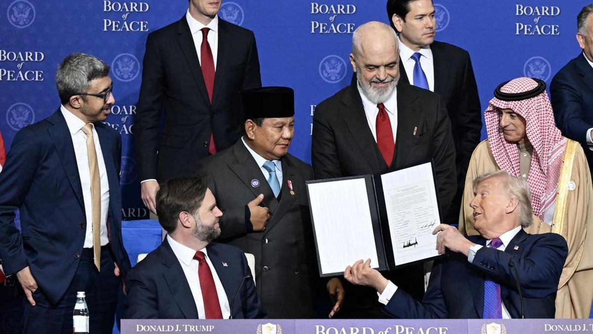 Wakil Ketua Komisi I DPR RI Dave Laksono mengatakan permintaan Pelapor Khusus Perserikatan Bangsa-Bangsa (PBB) agar Indonesia keluar Board of Peace (BoP) patut dipertimbangkan. (Dok. Sekretariat Presiden)