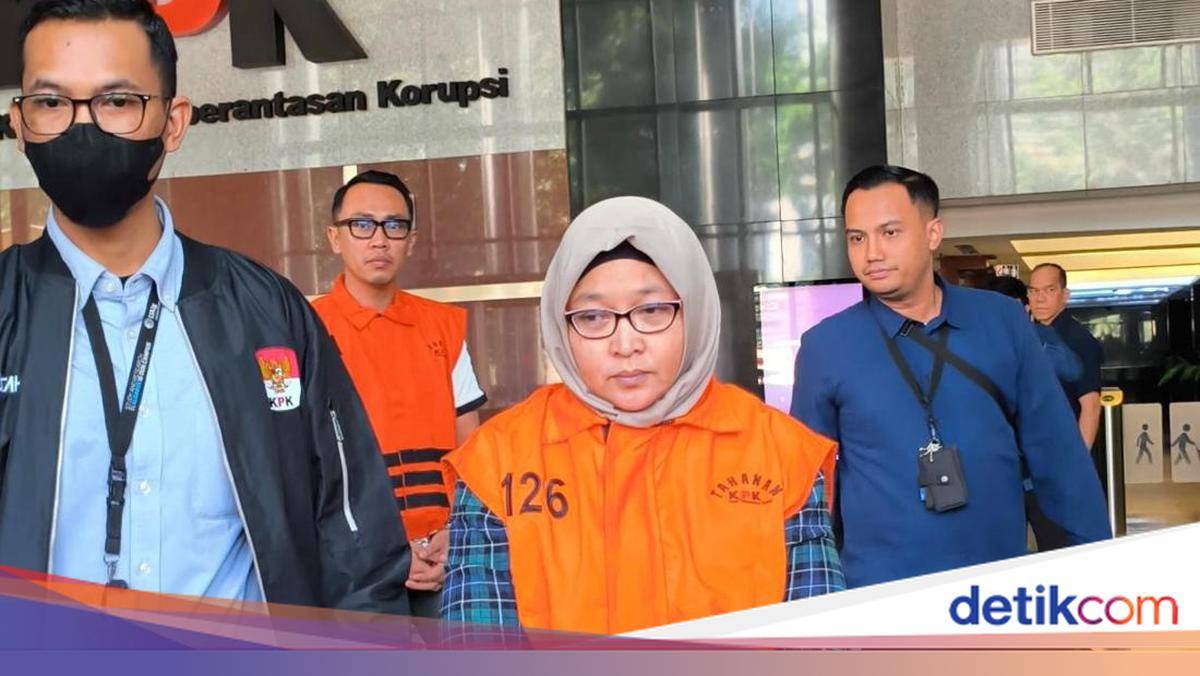 ---
KPK Menahan Dua Tersangka Terkait Kasus Suap BPK

---