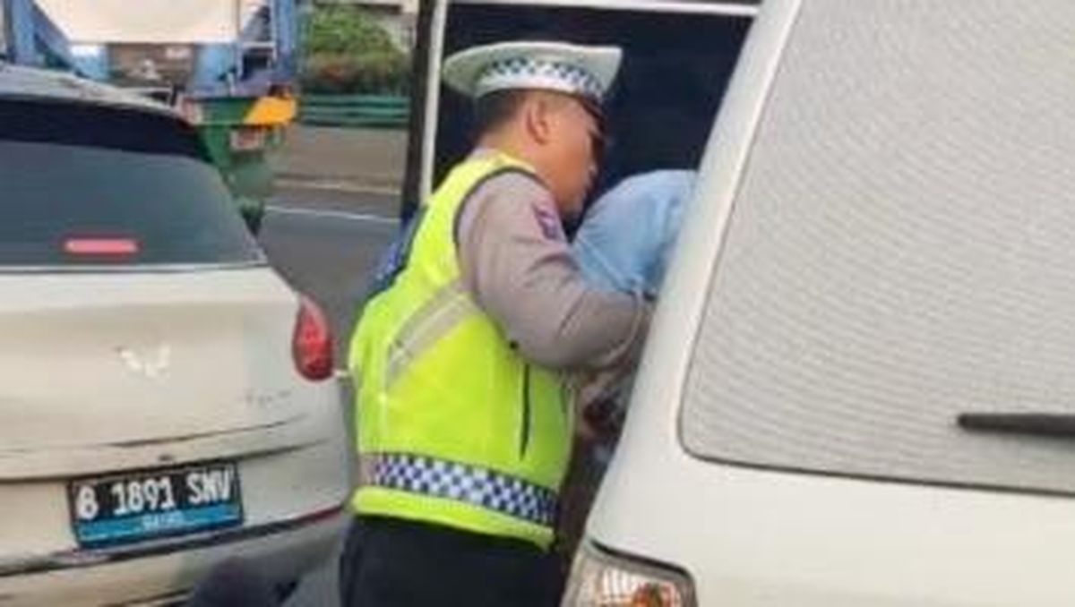 Kecelakaan Beruntun Mobil Listrik di Tol Ancol Akibat Kartu e-Toll Jatuh