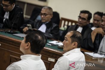 ---
Dua Bos Sritex Terancam 16 Tahun Penjara dalam Kasus Hukum

---