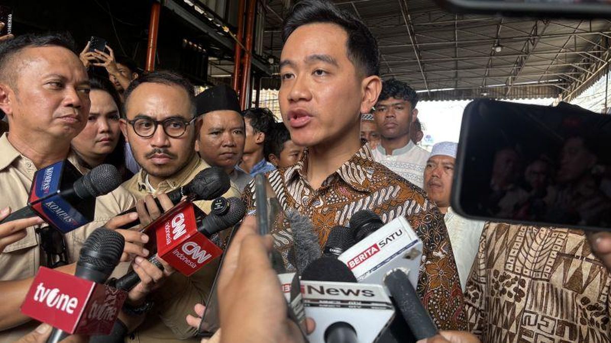 Wapres Gibran Rakabuming Raka menjawab pertanyaan wartawan di Jakarta Barat, Jumat (30/10/2026). ANTARA/Prisca Triferna