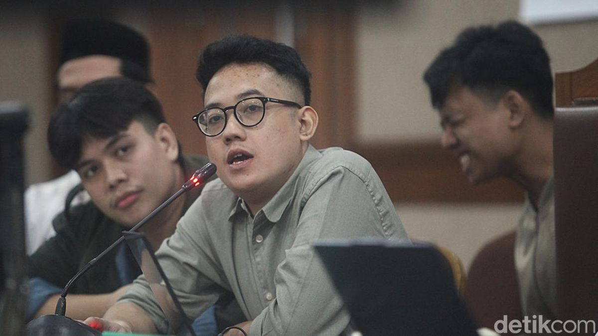 Delpedro Marhaen dkk saat sidang di PN Jakpus (Ari Saputra/detikFoto)