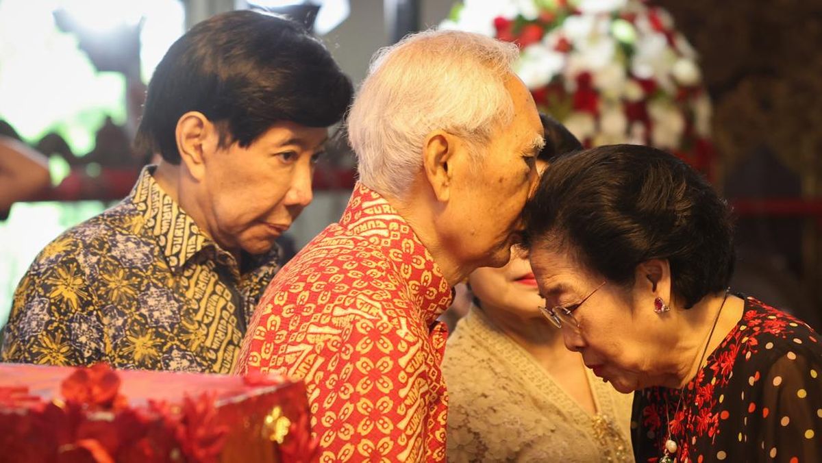 Megawati Kunjungi Guruh Soekarnoputra yang Dirawat di RS Siloam