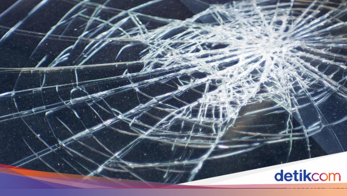 Mobil Puteri Indonesia 2022 Dilempar Batu, Kaca Mobil Pecah