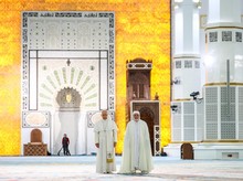 Paus Leo Menyapa dengan 'Assalamualaikum' dan Kunjungi Masjid Agung di Aljazair