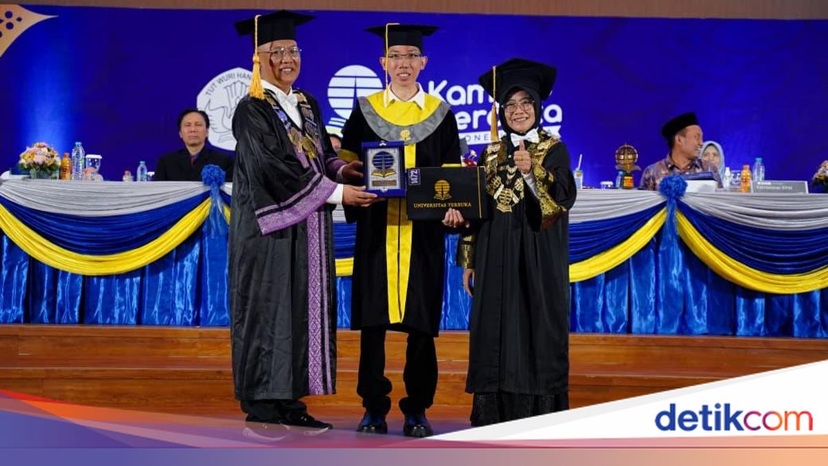 Kisah Inspiratif Pria dengan 14 Gelar S1 dan 3 Gelar S2, Terus Belajar Sejak 1999 hingga 2026