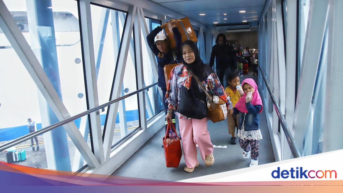Keluarga saat arus balik lebaran 2026. Foto: Pradita Utama / detikfoto