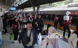 Tingkat Okupansi Kereta Api Lebaran Capai 97,7 Persen, KAI Jamin Kualitas Layanan Arus Balik