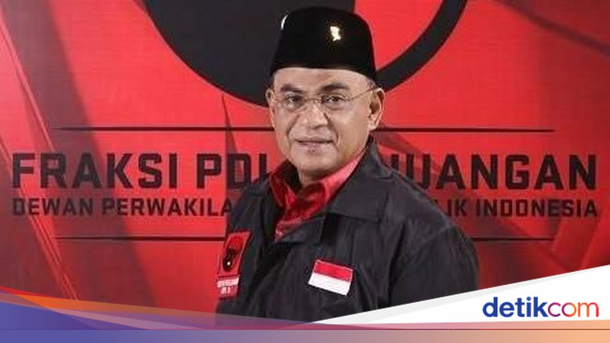 ---
PDIP Menanggapi Pernyataan Prabowo: Kami Memang Seharusnya Berada di Luar Pemerintahan

---
