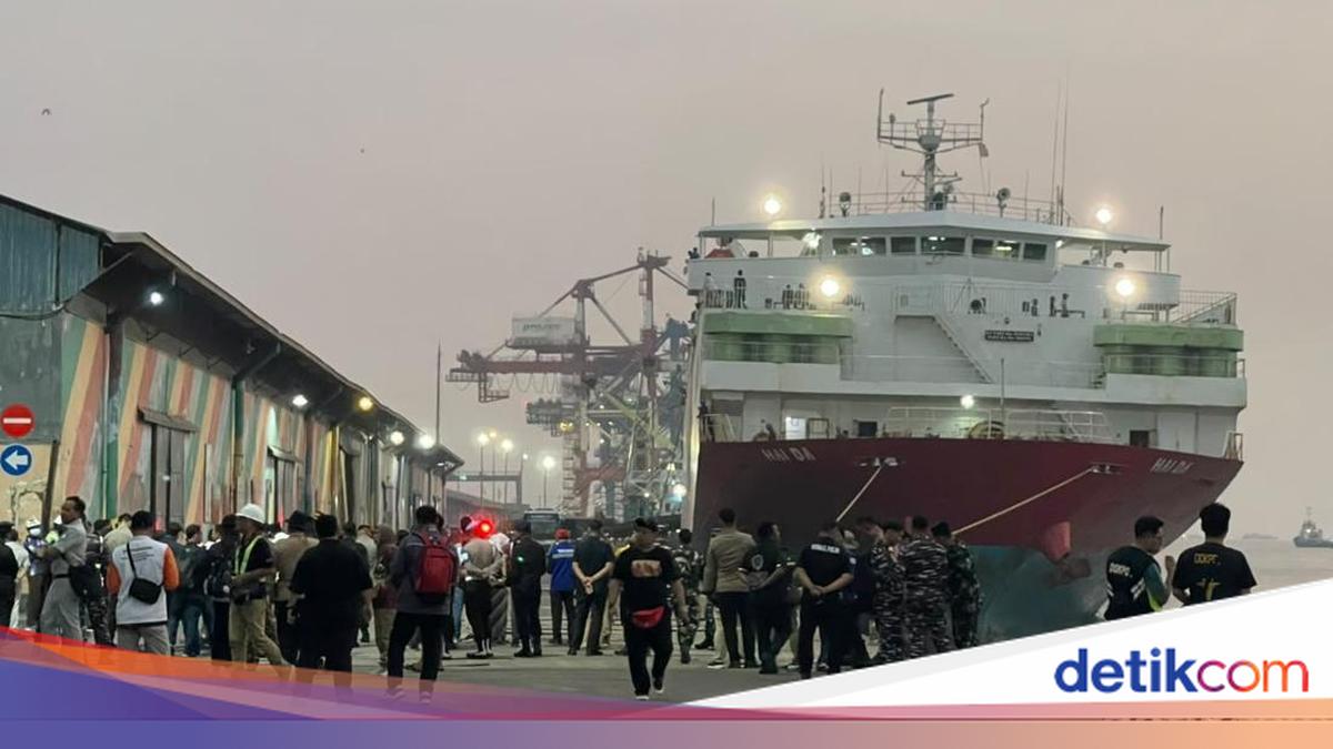 MV Haida pengangkut korban Kapal Virgo Transport 8 tiba di Banjarmasin. (Khairun Nisa/detikKalimantan)