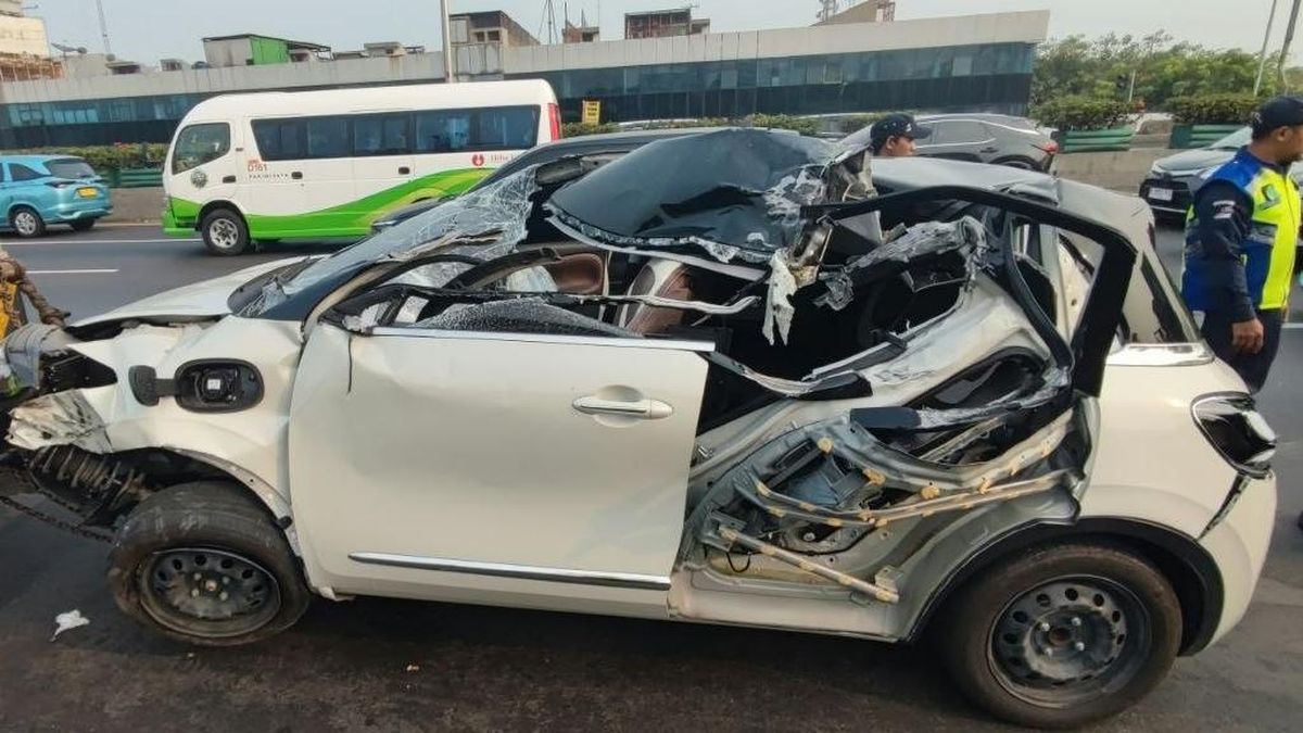 Kecelakaan Beruntun Mobil Listrik di Tol Ancol Akibat Kartu e-Toll Jatuh