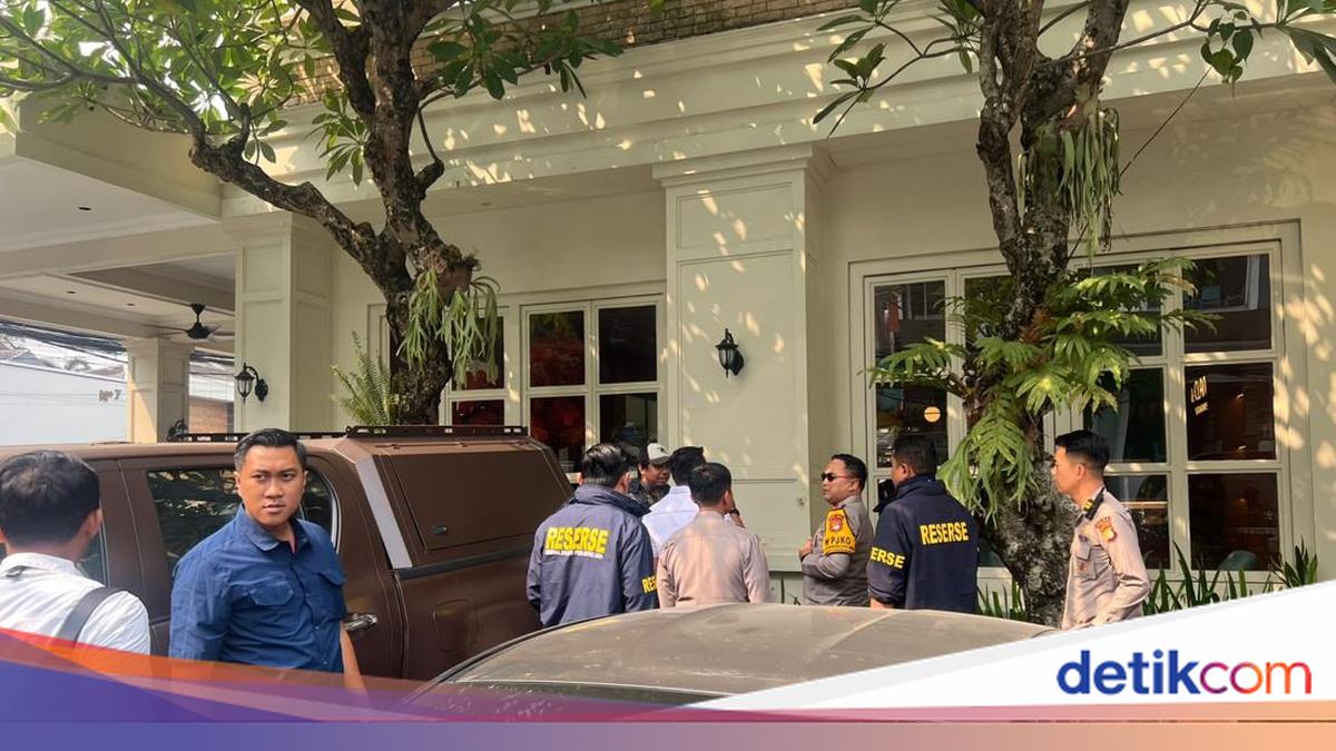 ---
Penggeledahan Kafe di Cipete Terkait Kasus Korupsi Besar

---