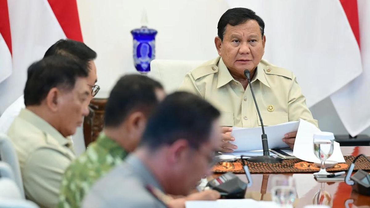 Prabowo Pimpin Rapat Penanganan Kebakaran Hutan dan Lahan