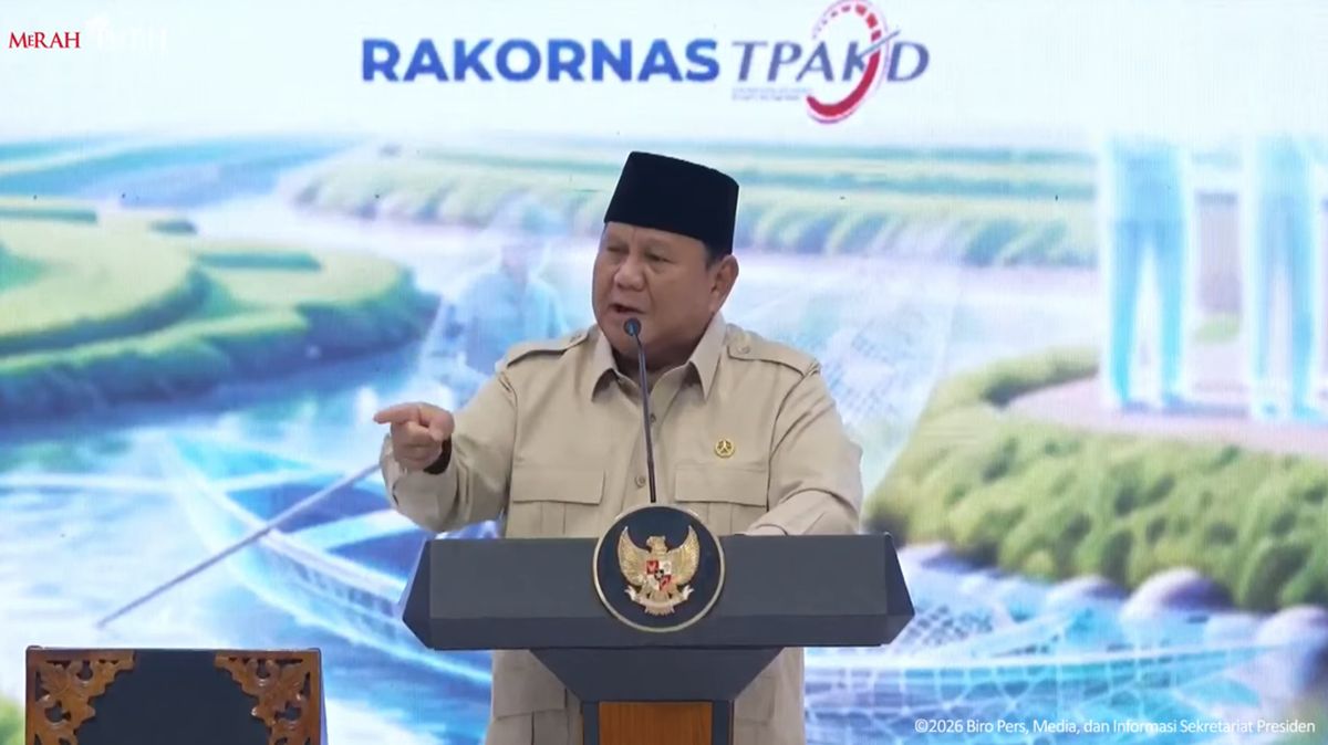 ---
Prabowo Menanggapi Isyarat Seskab Teddy untuk Mengakhiri Pidato

---