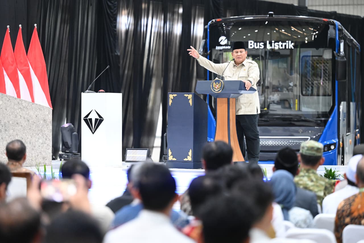 Presiden Prabowo Luncurkan Pabrik Kendaraan Listrik VKTR di Magelang