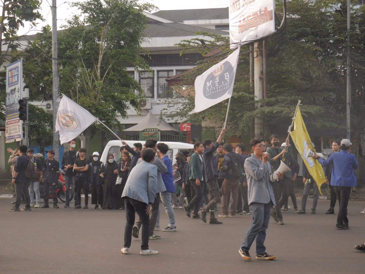 Aksi Massa Mahasiswa dan Buruh di Depan DPR Hari Ini