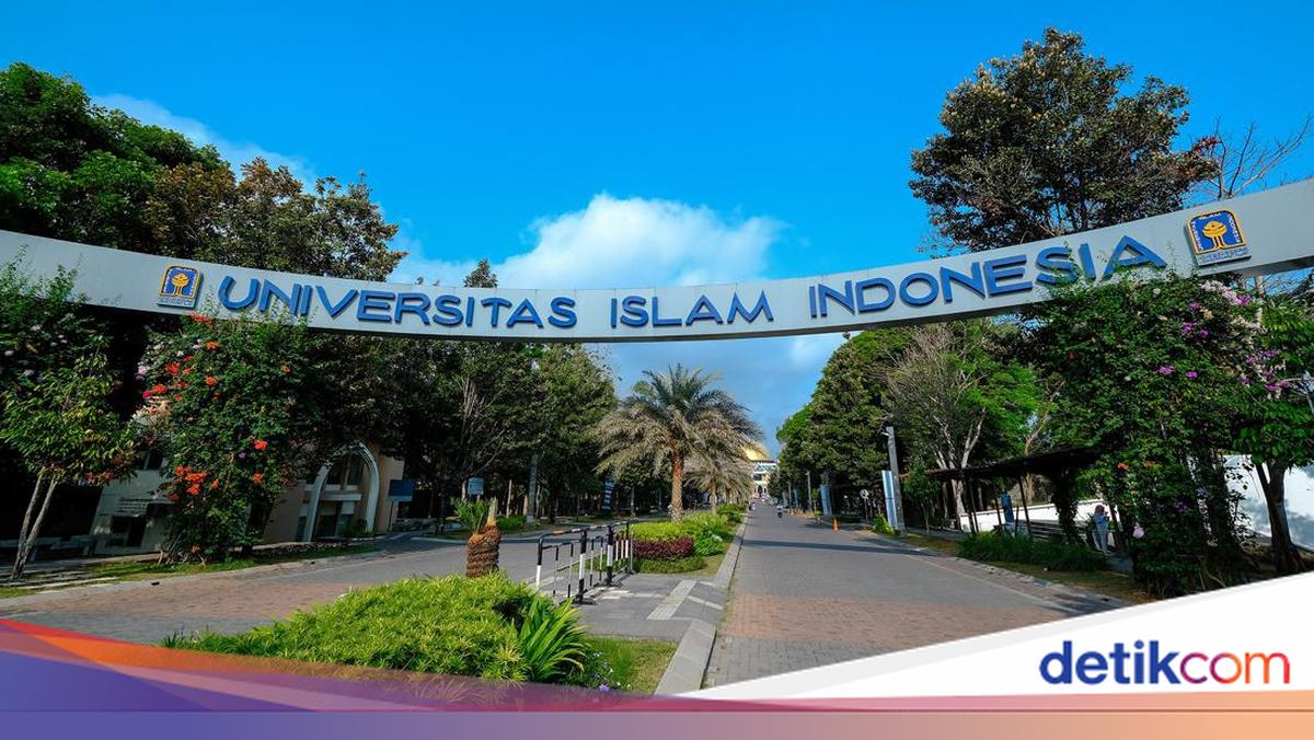 Rektor UII Teruskan Tanda Tangan Basah di Ijazah Wisudawan Sejak 2018 untuk Mendoakan