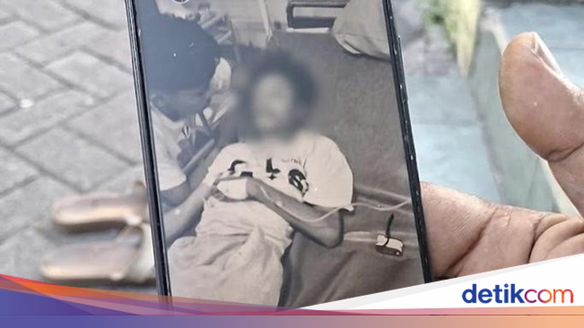 ---
Tragedi Pengeroyokan Remaja di Surabaya Akibat Masalah Sandal

---