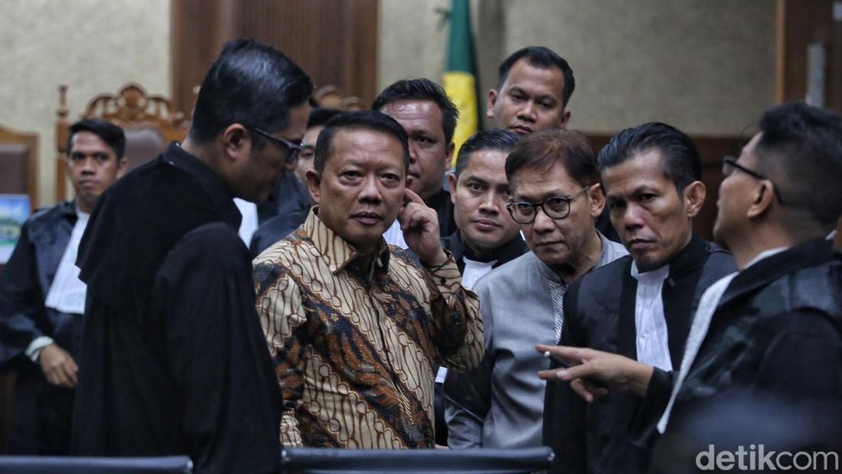 Rincian Aliran Dana dan Saham dalam Dakwaan Mantan Jampidsus