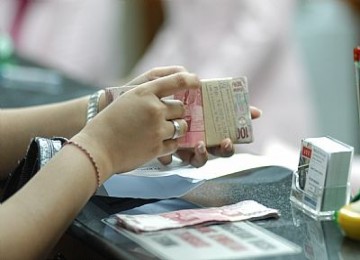 Rupiah Ditutup Melemah ke Rp 17.002 per Dolar AS, Tertekan Geopolitik