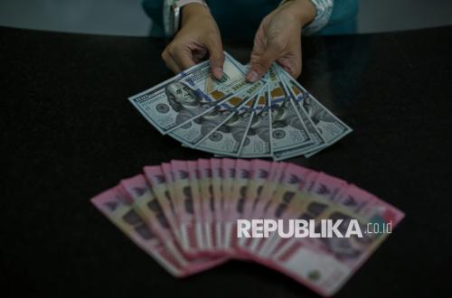 Rupiah Tertekan Dekati Rp 18.000 per Dolar AS, Berikut Penjelasannya