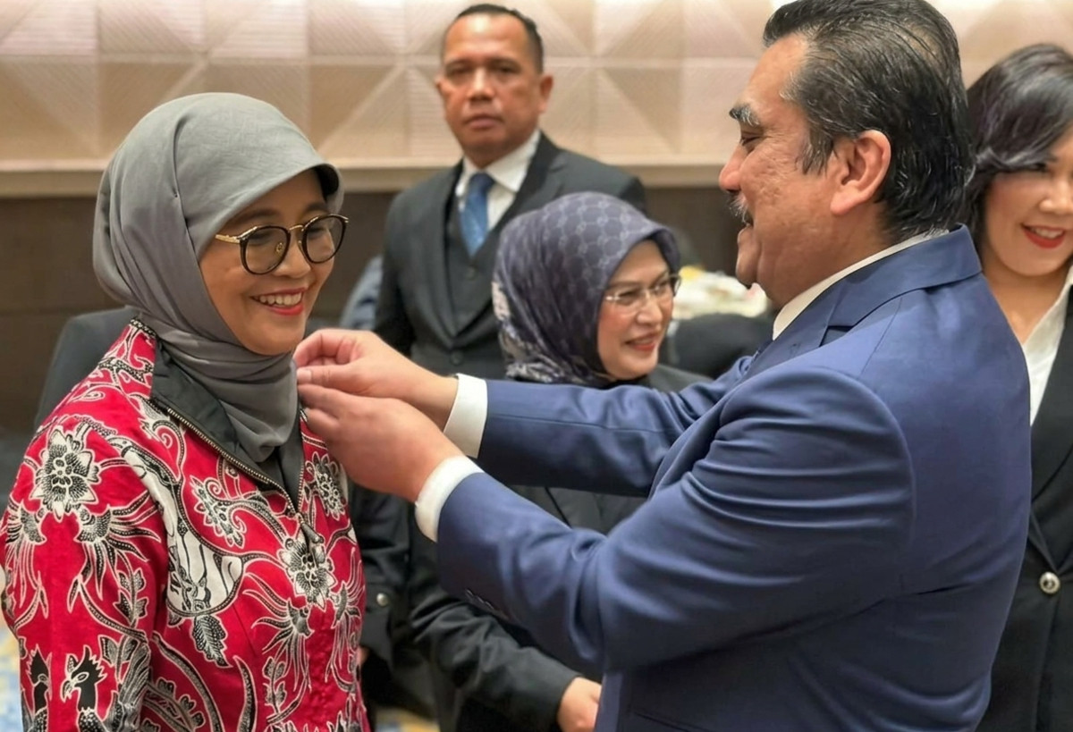---
Pelantikan Resmi, 13 DPD PERADI Profesional Sulsel Siap Mempertahankan Integritas

---